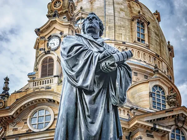 Denkmal für Martin Luther neben der Frauenkirche in Dresden